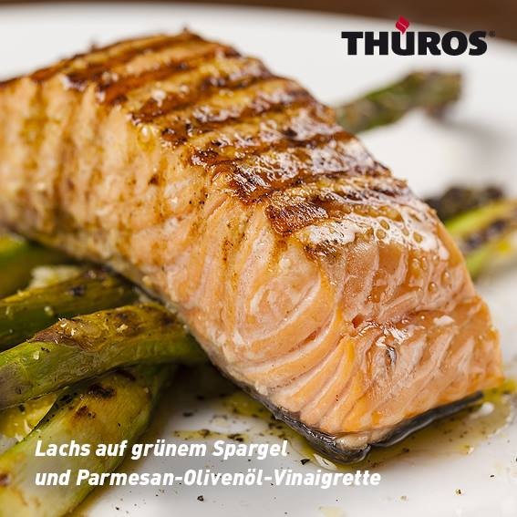 Lachs auf grünem Spargel und Parmesan-Olivenöl-Vinaigrette