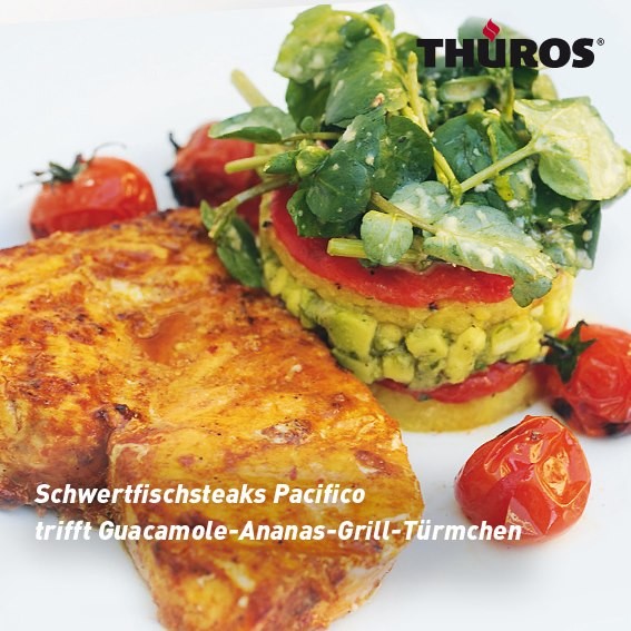 Schwertfischsteaks Pacifico trifft Guacamole-Ananas-Grill-Türmchen